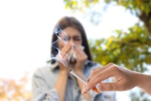 Fumar, Vapear y el Asma Riesgos Que Muchos Adultos Pasan por Alto - clinica hispana en kenner